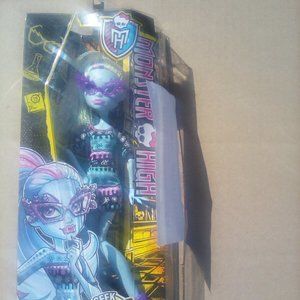 Monster High Abbey Bominable Yeti Snowman Snowgirl Girl Toy Geek Shriek Doll